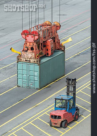 
                Beladen, Containerterminal                   