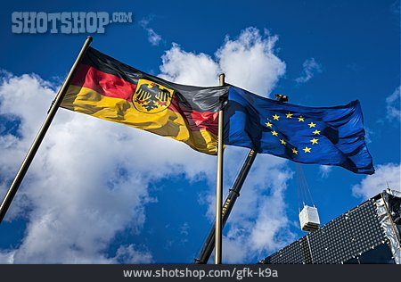 
                Baustelle, Deutschlandflagge, Europaflagge                   