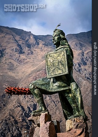 
                Denkmal, Ollantaytambo, Inka-krieger                   