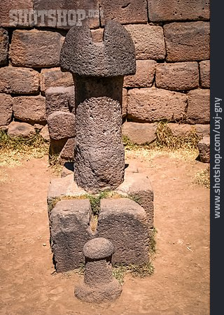 
                Peru, Steinphallus, Chucuito Temple Of Fertility                   