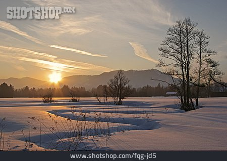 
                Dämmerung, Sonnenuntergang, Winter, Winterlandschaft, Oberbayern, Wintersonne                   