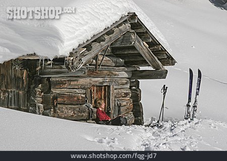 
                Winter, Hütte, Winterurlaub, Skifahrerin, Rast                   