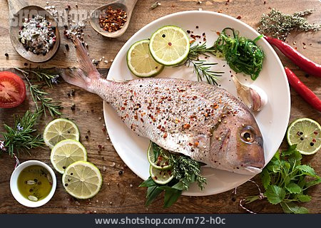 
                Gewürze, Zutaten, Roher Fisch, Fischgericht                   