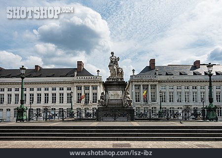 
                Brüssel, Patria-statue, Martyrs' Square                   