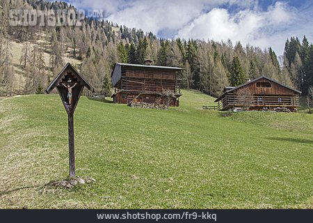 
                Holzhaus, Wegkreuz, Karnische Alpen                   