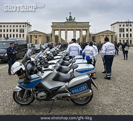 
                Berlin, Motorradstaffel, Schutzpolizei                   