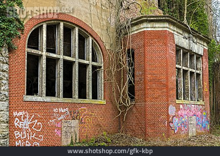 
                Bogenfenster, Beelitz, Heilstätten                   