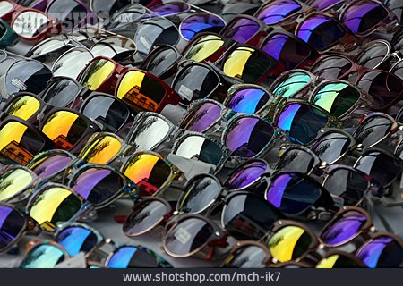 
                Sonnenbrillen, Verkaufsstand                   