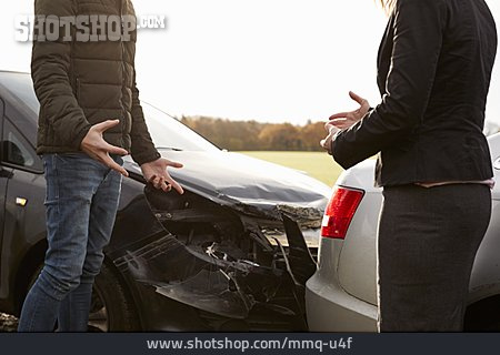 
                Verkehrsunfall, Schuld, Streiten                   