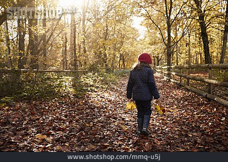 
                Waldweg, Kindheit, Herbstspaziergang                   