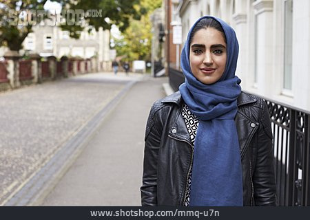 
                Frau, Muslimin, Hidschab                   
