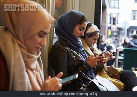 
                Modern, Urban, Mobiltelefon, Muslimin                   