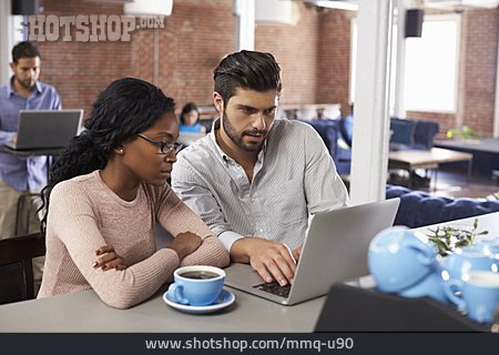 
                Zusammenarbeit, Meeting, Laptop, Coworking                   