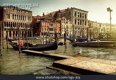 
                Gondel, Anlegestelle, Venedig                   
