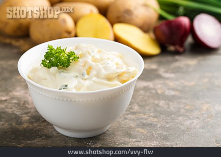 
                Kartoffelsalat, Beilage, Hausgemacht                   