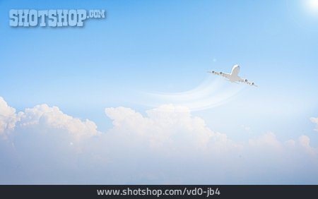 
                Kondensstreifen, über Den Wolken, Passagierflugzeug                   