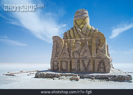 
                Monument, Salar De Uyuni                   