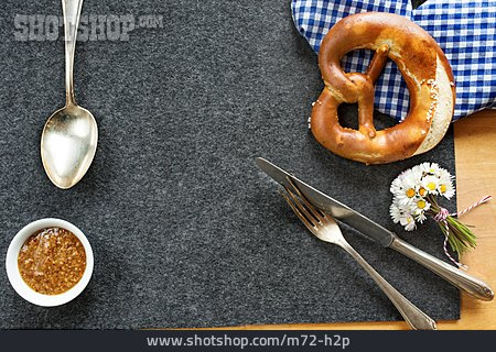 
                Bayrische Küche, Brezel, Platzdeckchen                   