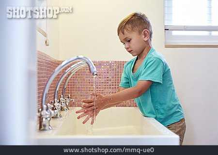 
                Junge, Waschraum, Hände Waschen                   