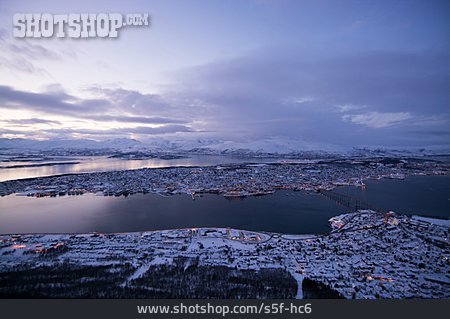 
                Dämmerung, Stadtansicht, Tromsö                   