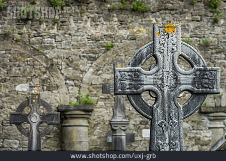 
                Friedhof, Keltisches Kreuz                   