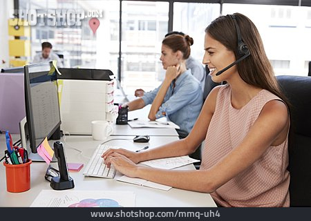 
                Telefonieren, Callcenter, Hotline, Kundenbetreuung, Verkaufsgespräch                   
