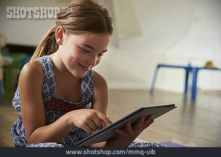 
                Mädchen, Online, Touchscreen, Computerspiel                   