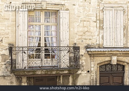 
                Wohnhaus, Balkon, Südfrankreich, Hausfassade                   