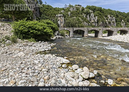 
                Steinbrücke, Südfrankreich, Badestelle                   
