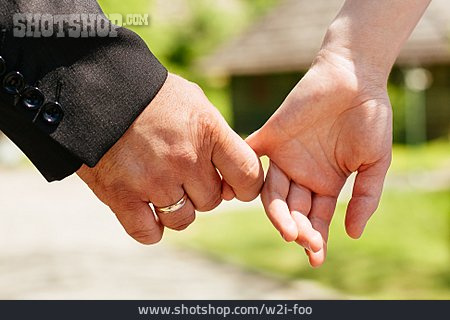 
                Liebevoll, Ehepaar, Hände Halten                   