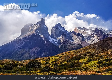 
                Gebirgskette, Torres Del Paine, Cuernos Del Paine                   