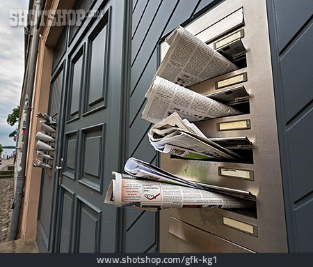 
                Zeitung, Post, Werbung, Hausbriefkasten                   