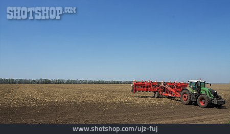 
                Landwirtschaft, Traktor, Sämaschine                   