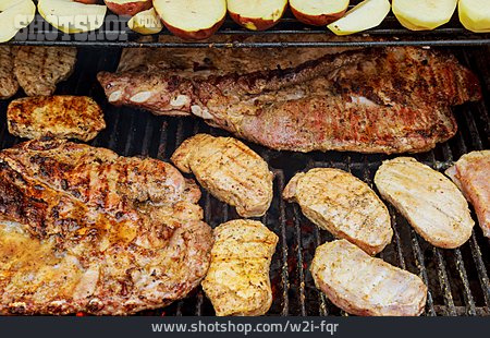 
                Grillgut, Barbecue, Churrasco                   
