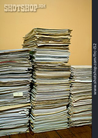 
                Altpapier, Dokumente, Papierstapel                   