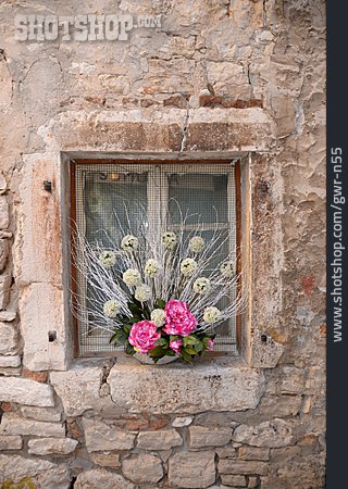 
                Fenster, Rovinj, Blumengesteck                   