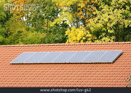 
                Solarstrom, Hausdach, Photovoltaikanlage                   