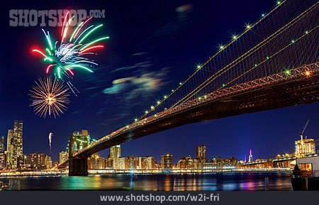 
                Feuerwerk, Brooklyn Bridge, Hudson River                   