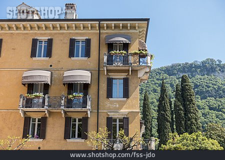 
                Wohnhaus, Fensterladen, Venetien, Garda                   