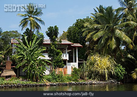 
                Wohnhaus, Flussufer, Sri Lanka                   