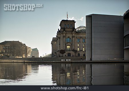 
                Berlin, Reichstag, Spreebogen, Regierungsviertel                   