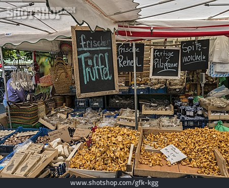 
                Pilze, Pfifferlinge, Viktualienmarkt                   