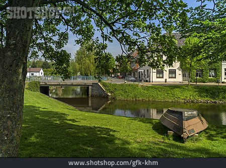 
                Wasserkanal, Friedrichstadt, Treene                   