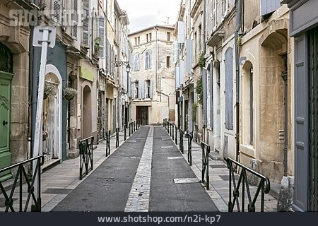 
                Altstadt, Arles                   