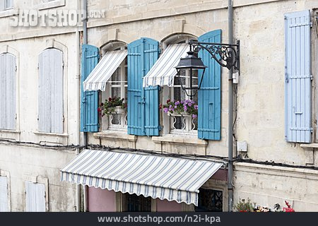 
                Fenster, Südfrankreich, Arles                   