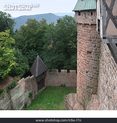 
                Burgmauer, Festungsanlage, Hochkönigsburg                   