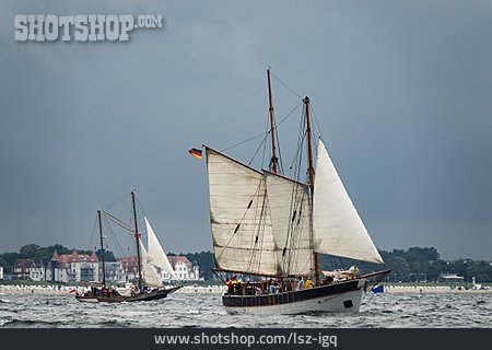 
                Warnemünde, Windjammer, Hanse Sail                   