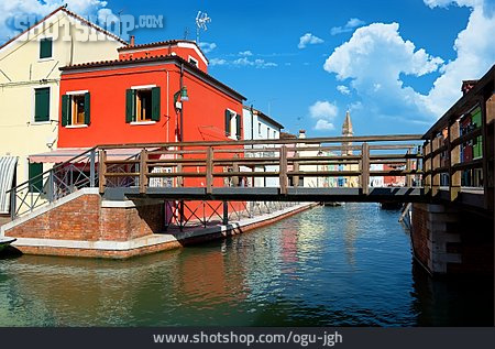 
                Burano, Venetien                   