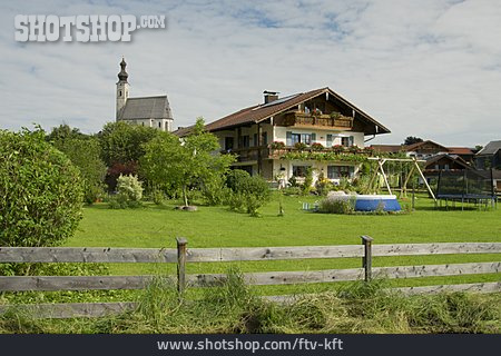 
                Wohnhaus, Kirche, Berchtesgadener Land                   