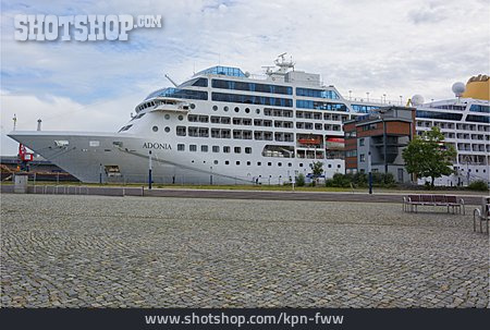 
                Kreuzfahrtschiff, Passagierschiff, Adonia                   
